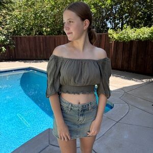 american eagle green smocked puff sleeve crop top xs
